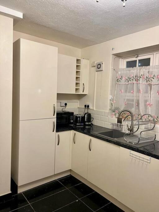 2 Bedroom Flat In Vauxhall, 런던 외부 사진