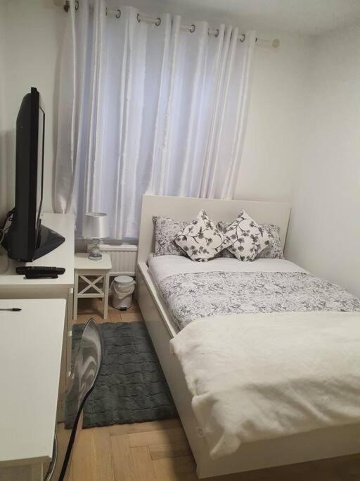 2 Bedroom Flat In Vauxhall, 런던 외부 사진